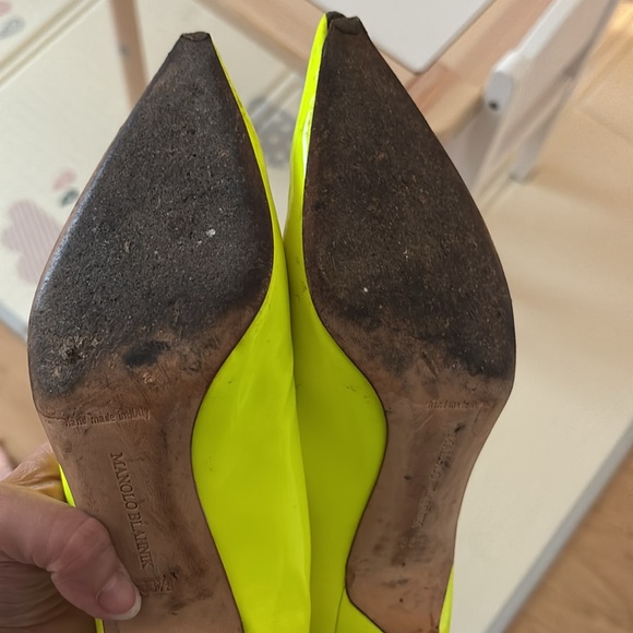 Manolo Blahnik Neon yellow pumps - Picture 5 of 5